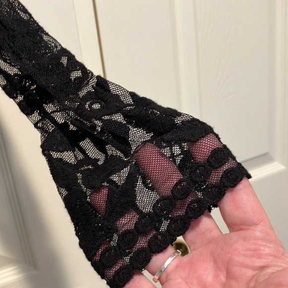 STUNNING LACE DRESS MED. - Picture 4 of 5